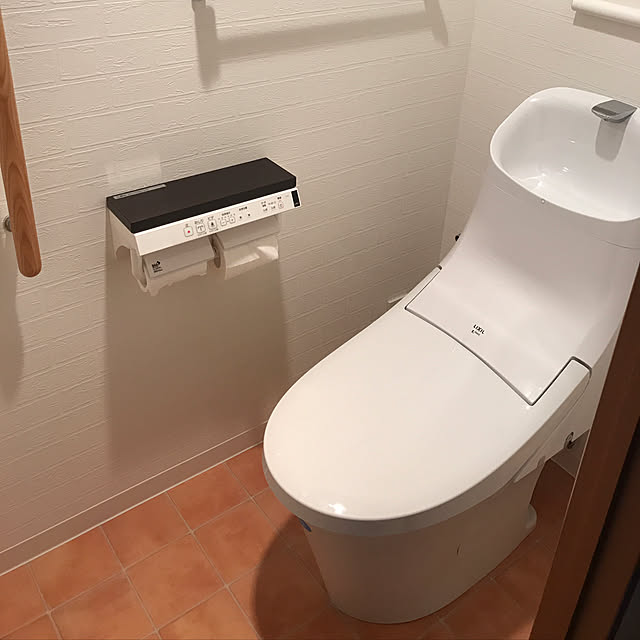 Mihoの-【あす楽対応】棚つき おしゃれなトイレットペーパーホルダー CF-AA64KU INAX　イナックス　LIXIL　リクシル　棚付2連紙巻器　トイレのセルフリフォーム　DIYに人気ですの家具・インテリア写真