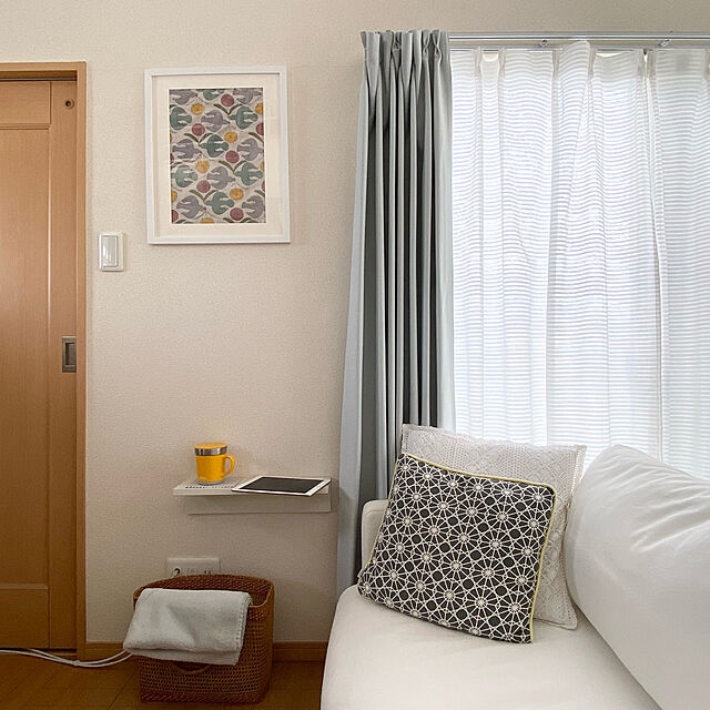 okkoの無印良品-無印良品 壁に付けられる家具棚 オーク材突板 ライトグレー44cm 良品計画 壁掛け 小物置き 木製 耐荷重3kg ピン金具の家具・インテリア写真