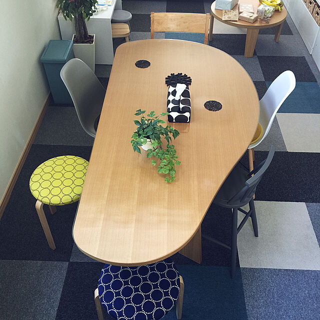 kaerunoameriの-ローテーブル 折れ脚 丸テーブル 幅80cm センターテーブル リビングテーブル 円形 オーク突板 木製 北欧モダン 折りたたみ 完成品の家具・インテリア写真