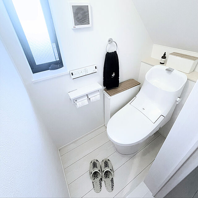 SAKIKUMAHOUSEのAESOP-イソップPost Poo Drops by APC – トイレ&バスルームFreshener – Odour Shit Forトイレ/バスルームの家具・インテリア写真