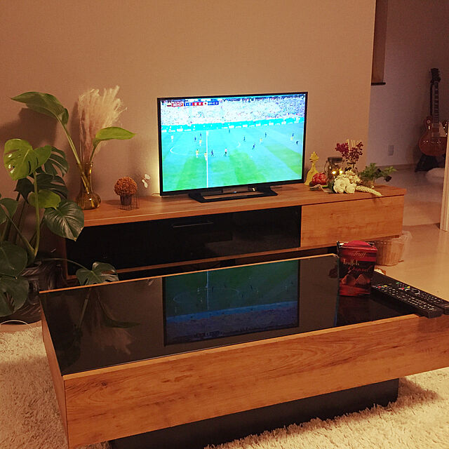 Tenの-ヴィンテージ調の木目とブラックガラス160幅ローTVボード　ネイツ（TV台、テレビ台、TVボード）の家具・インテリア写真