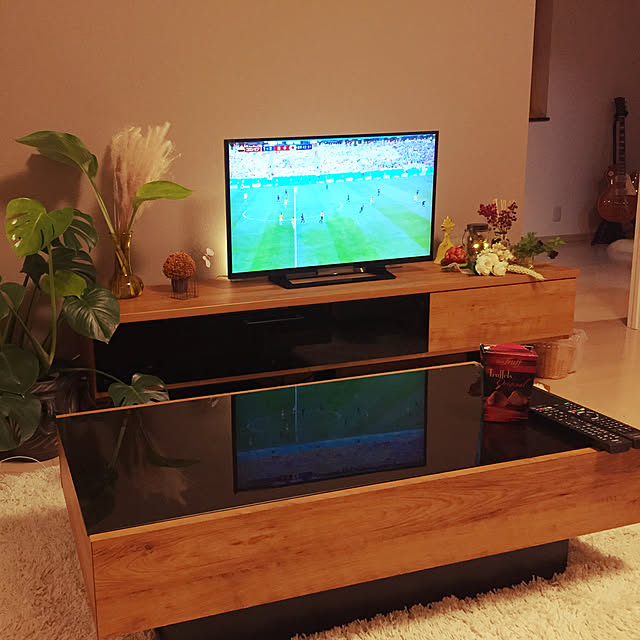 写真付きレビュー】ヴィンテージ調の木目とブラックガラス160幅ローTV