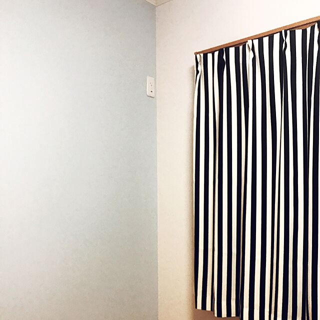 mimiyuiの-カーテン ストライプ柄 スタイリッシュ 巾100×丈135 モダン スラット アジャスターフック付の家具・インテリア写真