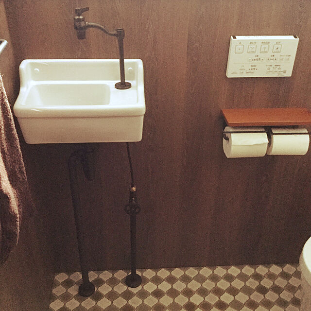 ecotoraの-エッセンス 蛇口 立豆栓（ブロンズ） 壁掛け手洗器 Sレクタングル× 排水金具3点セット トイレ手洗い 洗面台の家具・インテリア写真