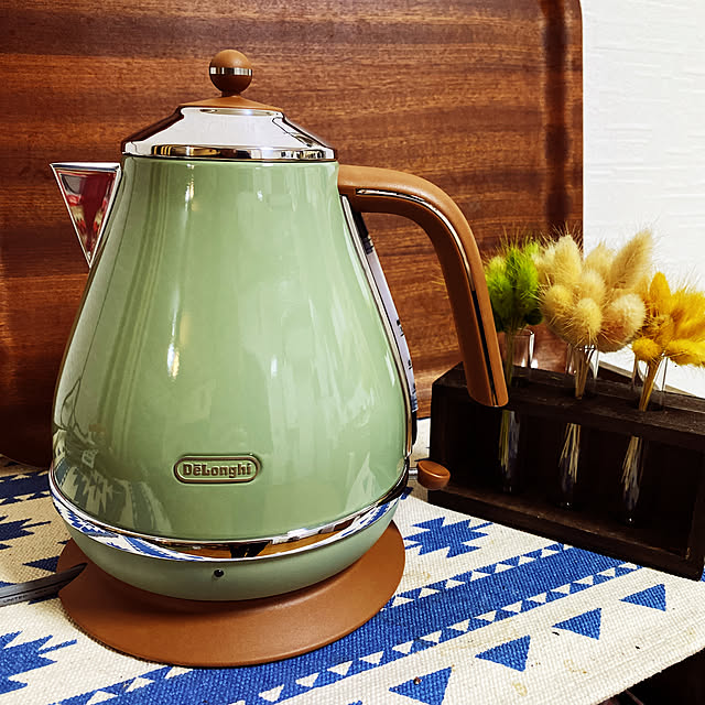 pelliの-【ポイント最大26倍！？3/1限り！】DeLonghi 電気ケトル アイコナ・ヴィンテージ コレクション 1.0L KBOV1200J-GR オリーブグリーンの家具・インテリア写真