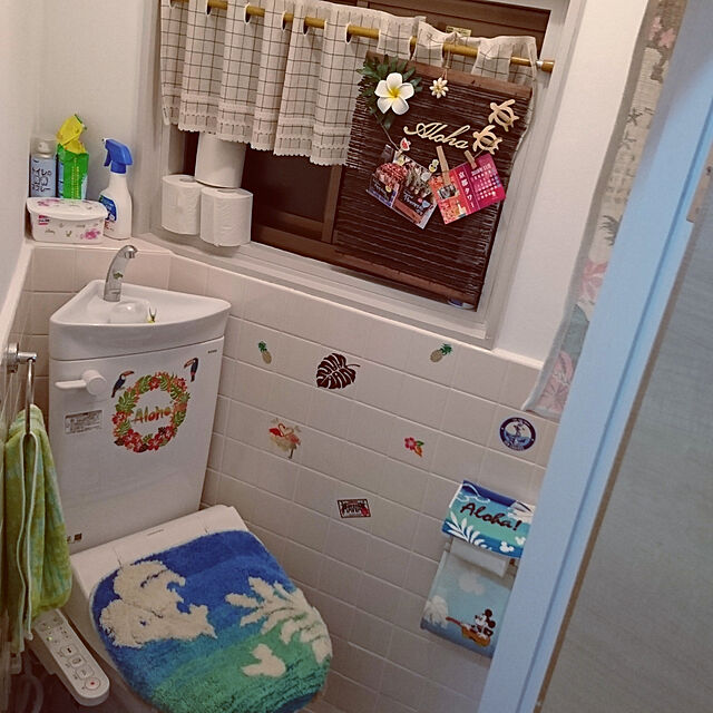 hanasukeの-【Disney】ディズニー 夏デザインのトイレマット・フタカバー（セット） 「ブルー」 ◆ 標準／O・U ◆ ◇ トイレ 便所 お手洗い おしゃれ ◇の家具・インテリア写真