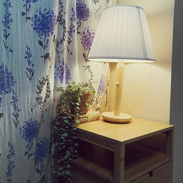 mochimochiのイケア-NORDKISA ノールドシーサ ベッドサイドテーブルの家具・インテリア写真