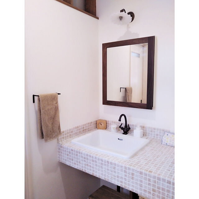 hug_naturalの-アイアン タオルホルダー 2種類 （ ブラック or ゴールド ） シンプル 壁掛け タオル掛け 洋服掛け おしゃれなアイアンタオル掛け ねじ付 使いやすい キッチン 洗面所 西洋感 オシャレ 空間 生活空間で調和します 簡単 設営の家具・インテリア写真