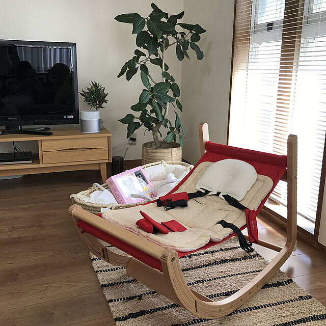 Etsukoの-farska ファルスカ ファルスカ スクロールチェア Plus | ベビーチェア ハイチェア ロッキングチェア バウンサー 木製 プレゼント ギフト おしゃれ 椅子 いす イス キッズ 子供 こども (WNG)の家具・インテリア写真