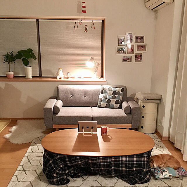 haritakaの-ラグ ラグマット おしゃれ 200×200 M 北欧風 ベルギー デザイン 幾何学 ホットカーペット対応 ソファの家具・インテリア写真