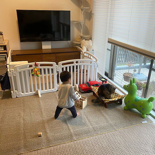 mikomaruの-折りたたみ ベビーサークル 8枚パネル ドア付 ベビーゲート ベビーフェンス プレイペン 簡単組立 ベビー 赤ちゃん 折り畳み式 ロック付 パーテーション 8枚 セット クエット Quet ネビオ Nebioの家具・インテリア写真