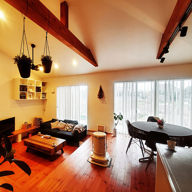 flat_house_japanの-センターテーブル リビングテーブル 無垢材 収納付 コーヒーテーブル サーフ系 西海岸風インテリア カリフォルニアスタイルの家具・インテリア写真