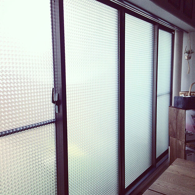 A_plusの-[のり不要]ステンドグラス風ガラスフィルム(チェッカーガラス柄)  横幅90cm 窓飾りシート シール 北欧はがせる 防水 断熱 送料無料 | ウィンドウフィルム ガの家具・インテリア写真