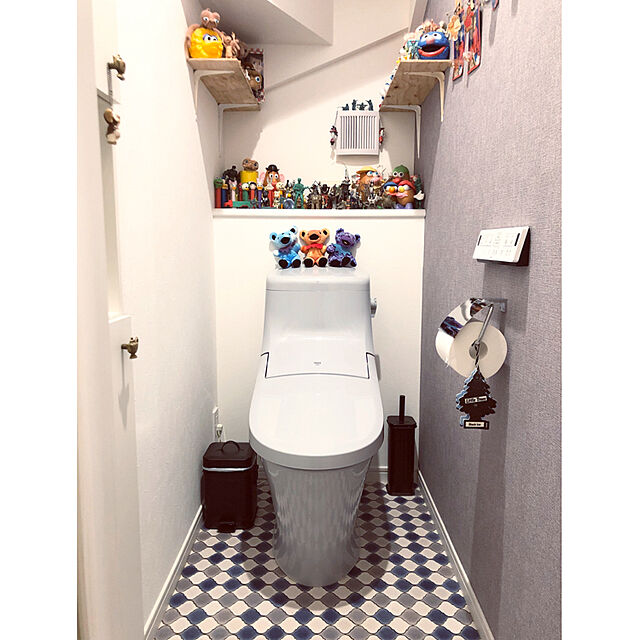 Has.RockUkeyの-トイレブラシ 掃除道具 トイレ用品 蓋付き おしゃれ スタイリッシュ スリム 角型 スチール 新生活 一人暮らし マット加工 白 黒 シルバー Galva toilet brushの家具・インテリア写真