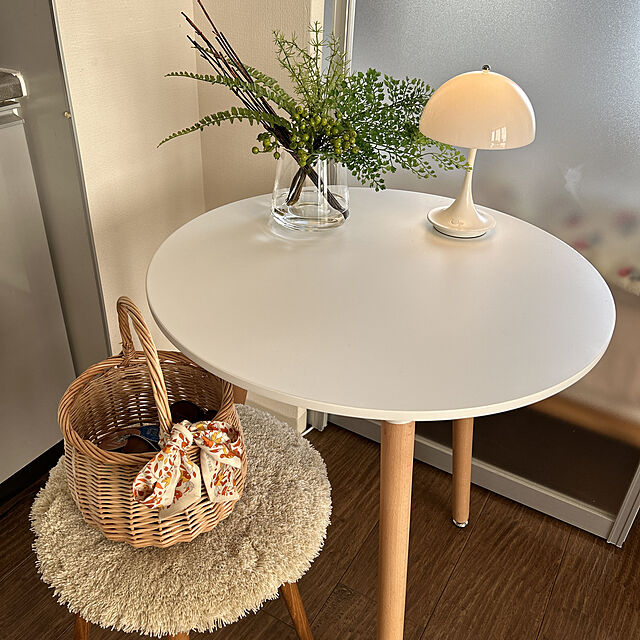 saoho1の-カフェテーブル イームズ ダイニングテーブル 幅60cm 丸 ダイニングテーブルホワイト ナチュラル 天然木使用 軽量 新生活 リビングチェア   あすつく　の家具・インテリア写真
