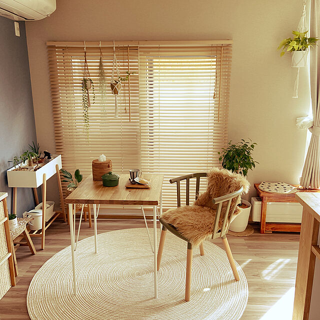 miwaの萩原-ハンドメイド 綿100％の編み込みラグ ブレイド 160R ベージュ／ホワイトの家具・インテリア写真