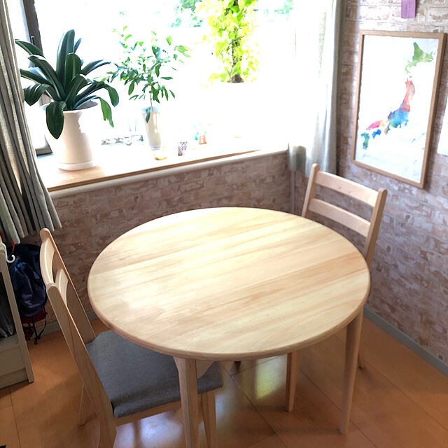 Reimoの-丸テーブル ダイニングテーブル 食卓テーブル 幅100cm 高さ72cm 円形 丸脚 角丸 無垢 無垢材 木製 ひのき ヒノキ プレミアムオイル仕様 オーガニック ナチュラル シンプル 北欧 日本製 国産｜ラウンドテーブル Y100の家具・インテリア写真