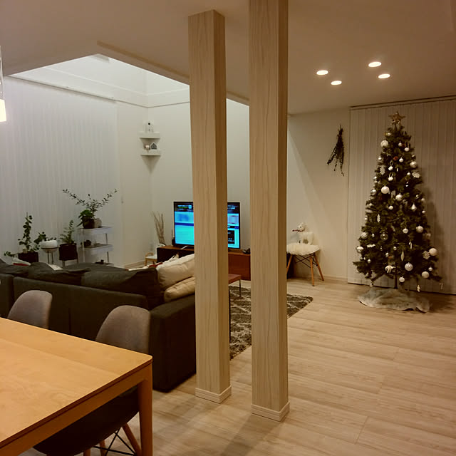 mikakoteの-Alsace(R)公式 クリスマスツリー 210cm 豊富な枝数 2024ver. 樅 高級 ドイツトウヒ ツリー オーナメント なし アルザス ツリー Alsace おしゃれ ヌードツリー 北欧風 まるで本物 スリム 組み立て5分 散らからない ornament Xmas treeの家具・インテリア写真