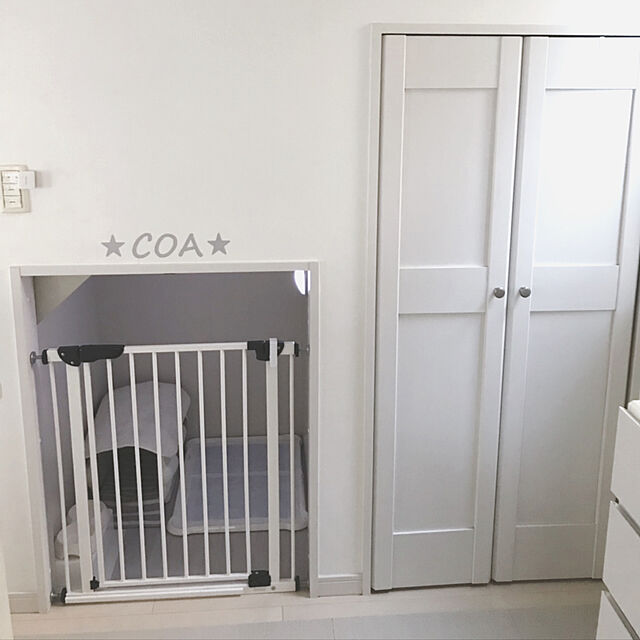 Coaの-ベビーゲート 拡張フレーム付き 突っ張り式 簡単開け閉め 安全ゲート 前後開閉 90° 取付け簡単 赤ちゃん 柵 自動ロック 上下ダブルロック スチールゲート 赤ちゃん 柵 玄関 階段下 キッチンの家具・インテリア写真