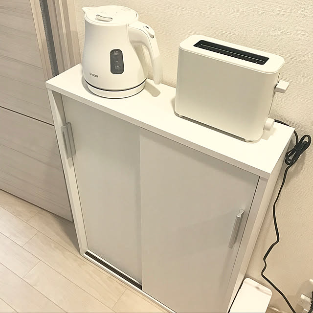 ykyの日昇-トイレラック 幅60cm トイレ 収納 完成品 トイレ収納 隙間収納 すきま スリム 扉 引き戸 おしゃれ家具 ラック 収納棚 扉付き おしゃれ トイレットペーパー ストッカー 掃除道具入れ 目隠し コンパクト 北欧 シンプル 一人暮らし インテリアの家具・インテリア写真