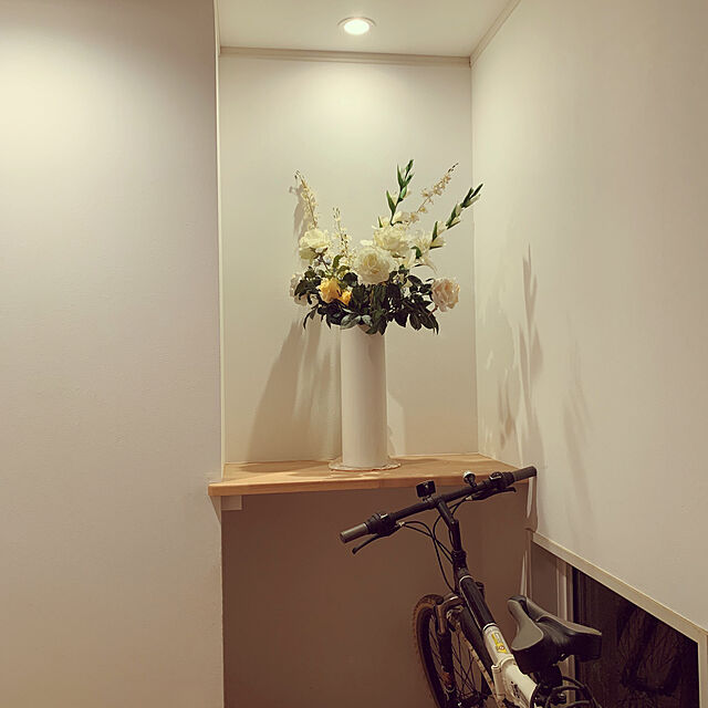 MONOのケー・イー・アイ-ケー・イー・アイ GREEN HOUSE Monochrome Flower Vase ホワイト φ9×24cm 001-B/Wの家具・インテリア写真