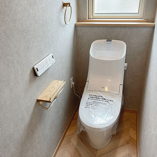 ri__.homeの-【日本製】真鍮 タオルハンガー 丸 [ D.Brass ]タオルリング キッチン トイレ 洗面所 壁 木製の家具・インテリア写真