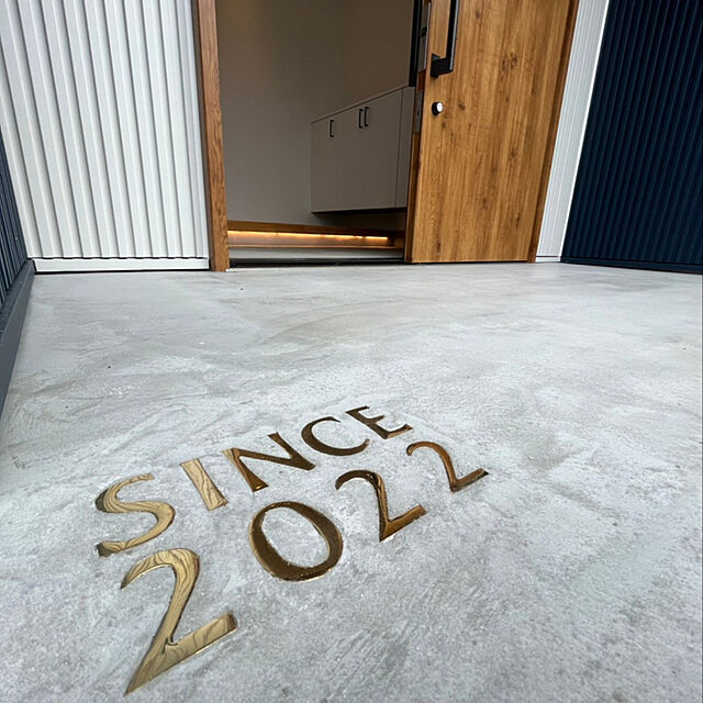 conconの-送料無料 真鍮 ゴールド SINCE2022 セット 大文字 真鍮 レター ナンバー アルファベット 看板 表札 ネーム ツリーハウス ネコポスの家具・インテリア写真