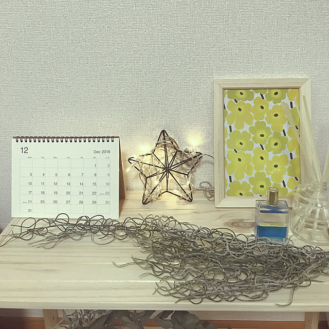 emmaの無印良品-バガスペーパー日曜始まり六輝カレンダー・中の家具・インテリア写真