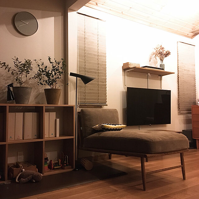 springの-ホチキスで壁掛け収納 配線隠し モール 1m 壁美人の家具・インテリア写真