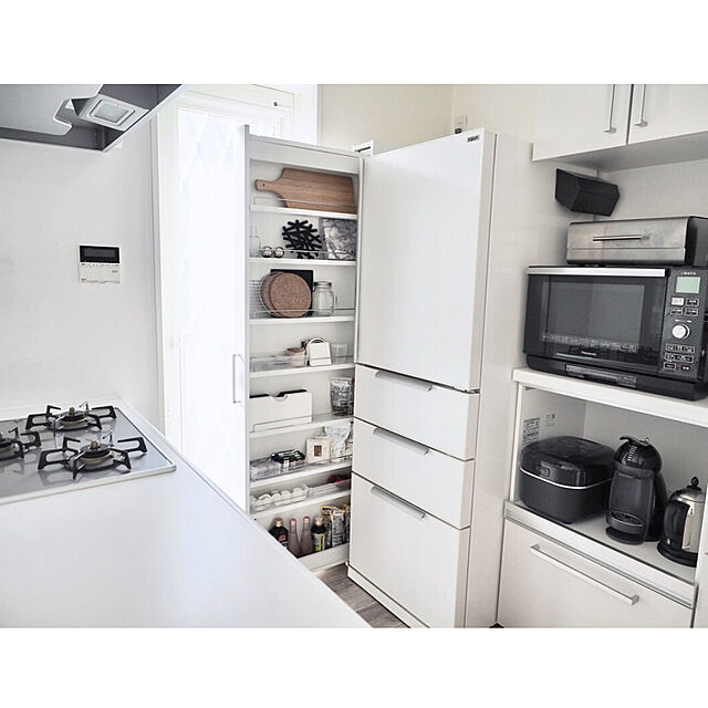 Ayumiの-ブレッドケース ステンレス スクエア シルバー/レッドパンケース おしゃれ 調味料入れ 食パン収納 保存容器 ブレットボックス ブレットケースの家具・インテリア写真