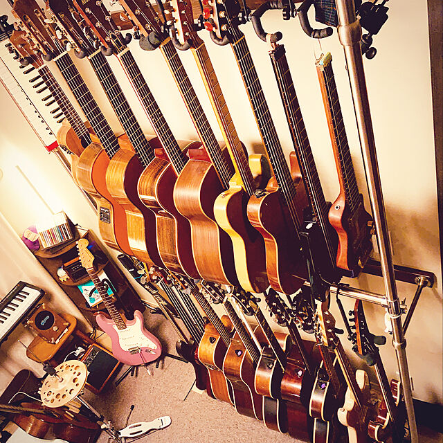 yazkuroのキクタニミュージック-【2個セット】KIKUTANI キクタニ GA-150 ギターハンガー クローゼットやハンガーラックに吊るして収納 ギタースタンドの家具・インテリア写真