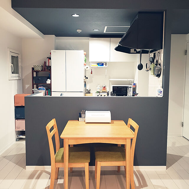 okayageのニトリ-モダンダイニングテーブル＋イス セット 75x75cm(オーク NA) の家具・インテリア写真