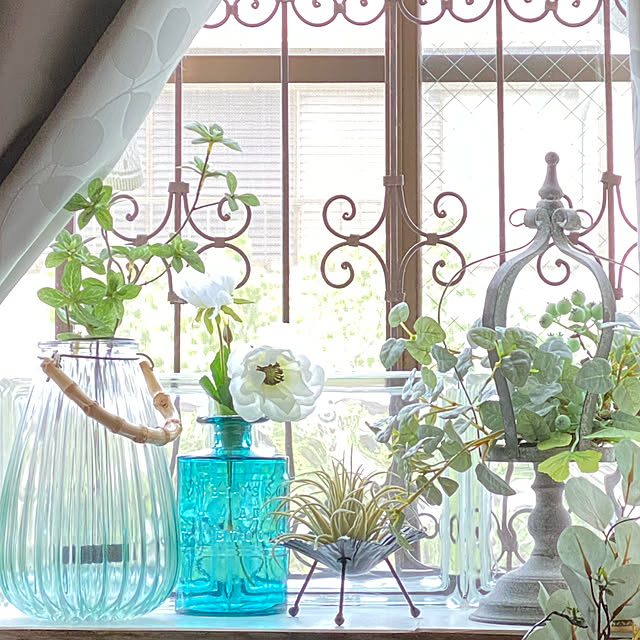 Kuniの-ジャギッドガラス キャンドルホルダー グリーン 置き型 吊り下げ 一輪挿し フラワーベース 花瓶 アイアン アンティーク キャンドルランタン テーブルランタンの家具・インテリア写真