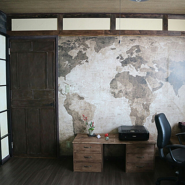 fumi_3の-世界地図 ヴィンテージ の壁紙輸入 カスタム壁紙 Rebel Walls #5 Maps / WORLD MAP BROWN R10772貼ってはがせるフリース壁紙(不織布)【海外取り寄せのため1カ月程度でお届け】【代引き不可】の家具・インテリア写真