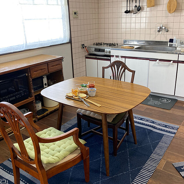 kazu-cafeの-karimoku カリモク60 ウォールナット Dテーブル レトロモダン ダイニングテーブル 食卓 北欧スタイル 2人用 カフェ風 シンプル DG228の家具・インテリア写真