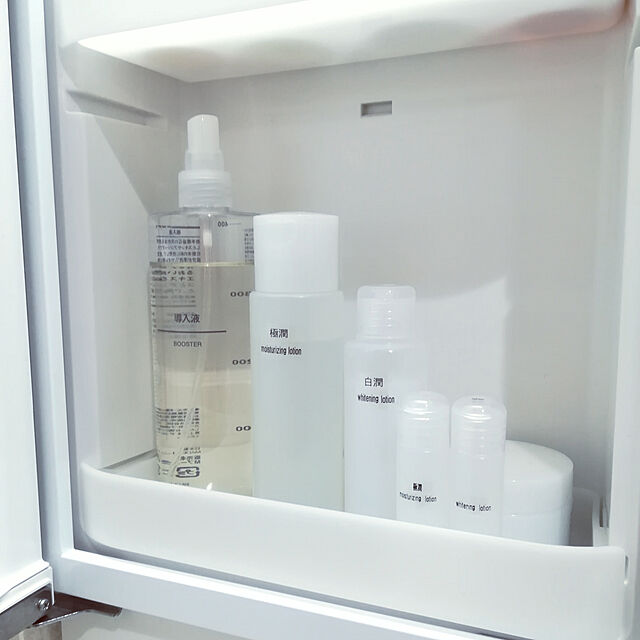 Jijiのロート製薬-肌ラボ 白潤 薬用美白化粧水 つめかえ用 美白成分3種配合 170ミリリットル (x 1)の家具・インテリア写真