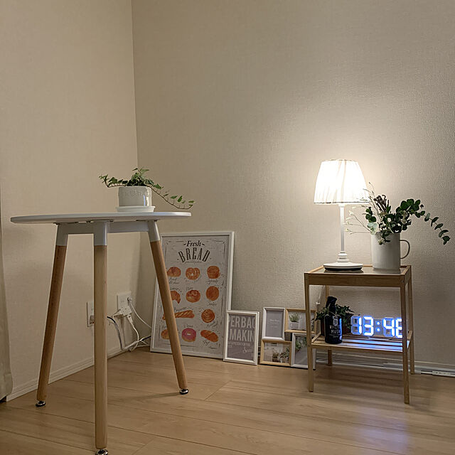rikineiのDORIS-DORIS ドリス テーブル イームズ リプロダクト 2人用 コンパクト 幅60 高さ72 デザイナーズ カフェテーブル 丸形テーブル ホワイト モッド【14120】の家具・インテリア写真