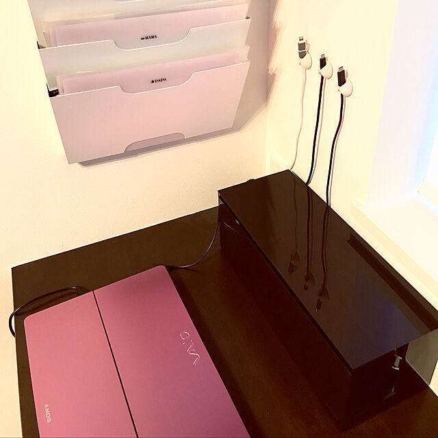 mymaの-KAUMO ケーブルクリップ シリコン製 裏面粘着シート付 (白 10個セット)の家具・インテリア写真