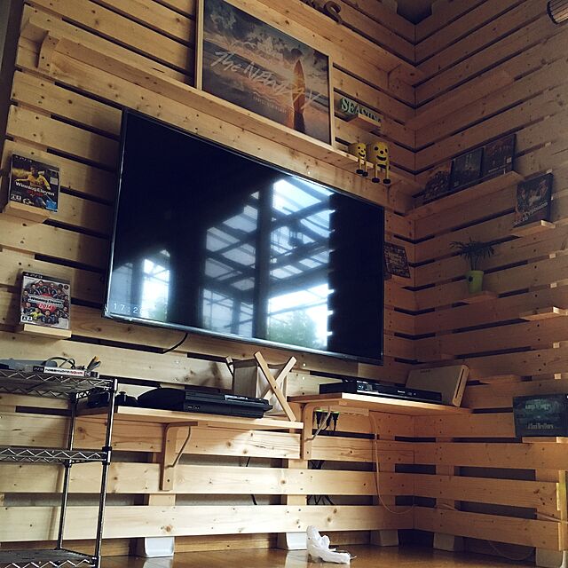 kiyoudaの若井ホールディングス-若井産業 WAKAI ツーバイフォー材専用壁面突っ張りシステム ディアウォール ライトブラウンの家具・インテリア写真