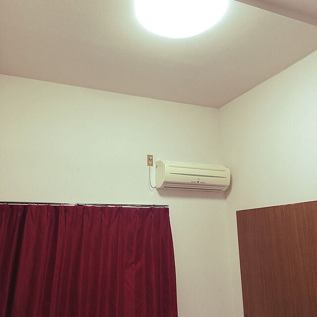 ma-nya-sanのニトリ-遮光1級カーテン(レーナ レッド 100X120X2) の家具・インテリア写真