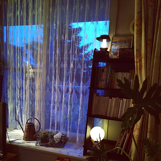 nyankonecoの-新品 月ライト 月ランプ 3色切替 間接照明 無階段調光 LED USB充電式 タッチスイッチ 叩く調光 ベッドサイドランプ 3Dプリント 癒し 雰囲気 テーブルランプ 母の日 父の日 プレゼントの家具・インテリア写真