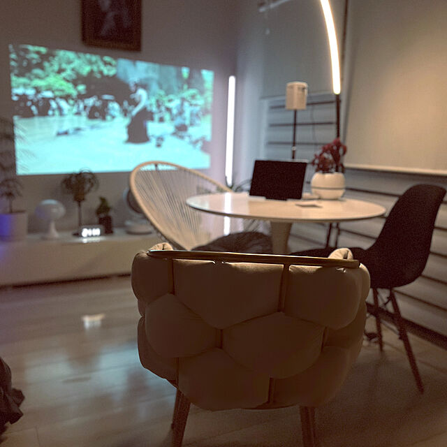 runajhoの-丸テーブル Probasto ダイニングテーブル 幅80cm×高さ73㎝ サイドテーブル カフェテーブル 傷・汚れ・水分・熱に強い天板 在宅ワーク 勉強机 作業台 食卓 リビングテーブル パソコン デスク（ホワイト）の家具・インテリア写真