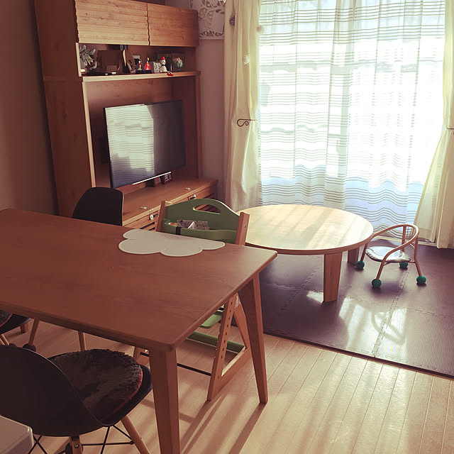 Minteaの-オーク材の円形折れ脚テーブルの家具・インテリア写真