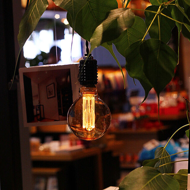 lifeis...のエジソンバルブ-2個セット ノスタルジア エジソン電球 LED電球 調光器対応 E26 エジソンバルブ エジソンランプ カフェ風 レトロ ビンテージ アンティーク電球 電球色 琥珀の家具・インテリア写真