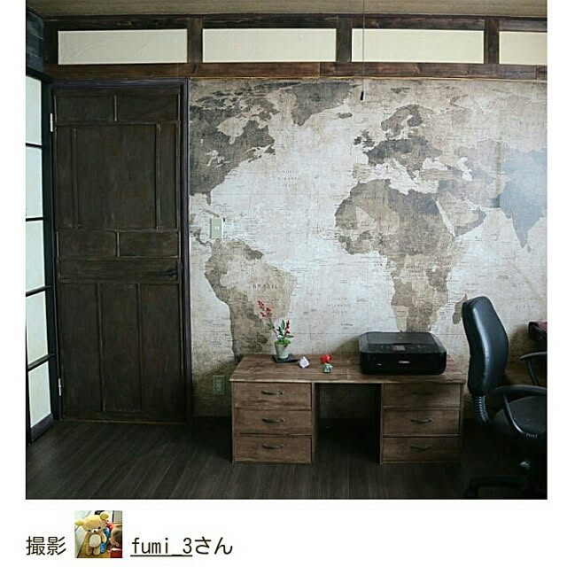 fumi_3の-世界地図 ヴィンテージ の壁紙輸入 カスタム壁紙 Rebel Walls #5 Maps / WORLD MAP BROWN R10772貼ってはがせるフリース壁紙(不織布)【海外取り寄せのため1カ月程度でお届け】【代引き不可】の家具・インテリア写真