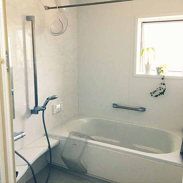 seiのニトリ-カラリと乾いてお手入れ簡単 風呂イス 20センチ(カラリ20H クリアピンク) の家具・インテリア写真