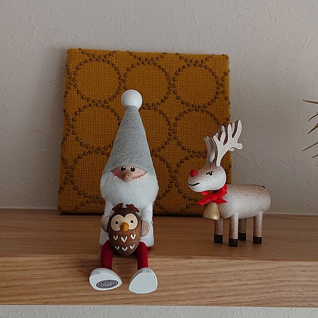 shinobookの-NORDIKA nisse ノルディカ ニッセ 人形 フクロウを抱えたサンタ サンタ サンタクロース クリスマス オブジェ 飾り 木製 北欧 雑貨 置物 プレゼント ギフトの家具・インテリア写真