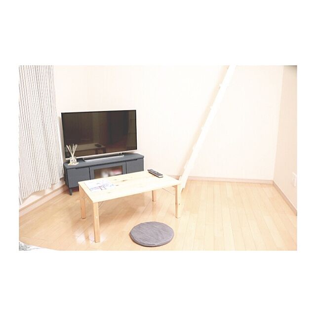 CNMK..の東芝-東芝 42V型地上・BS・110度CSデジタル フルハイビジョンLED液晶テレビ(別売USB HDD録画機能搭載) REGZA 42J8の家具・インテリア写真