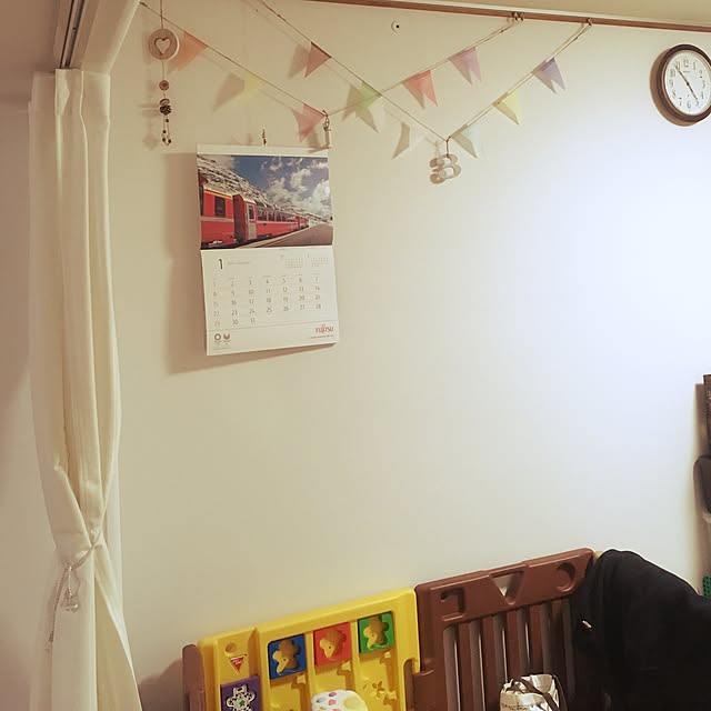 mouseionの日本育児-日本育児 ベビーゲート ミュージカルキッズランドDX専用 拡張トイパネル (トイパネル+緑パネル 2枚セット) 6ヶ月~3歳半対象 キッズランドDX専用おもちゃつき拡張パネルの家具・インテリア写真