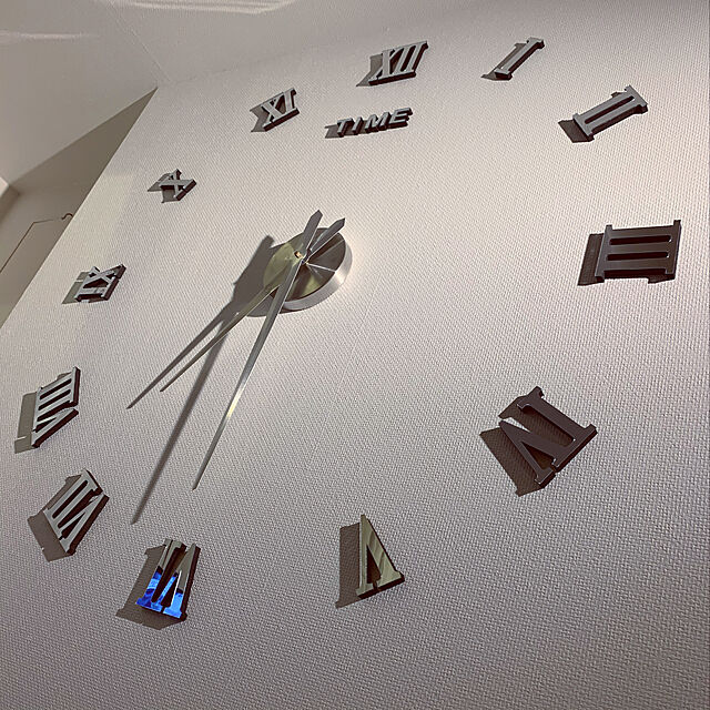 YumogiのTingberoo-インテリア DIY 壁時計 自由に設置可能 ウォールステッカー式 掛け時計 部屋飾り おしゃれ ウォールクロック (シルバー)の家具・インテリア写真